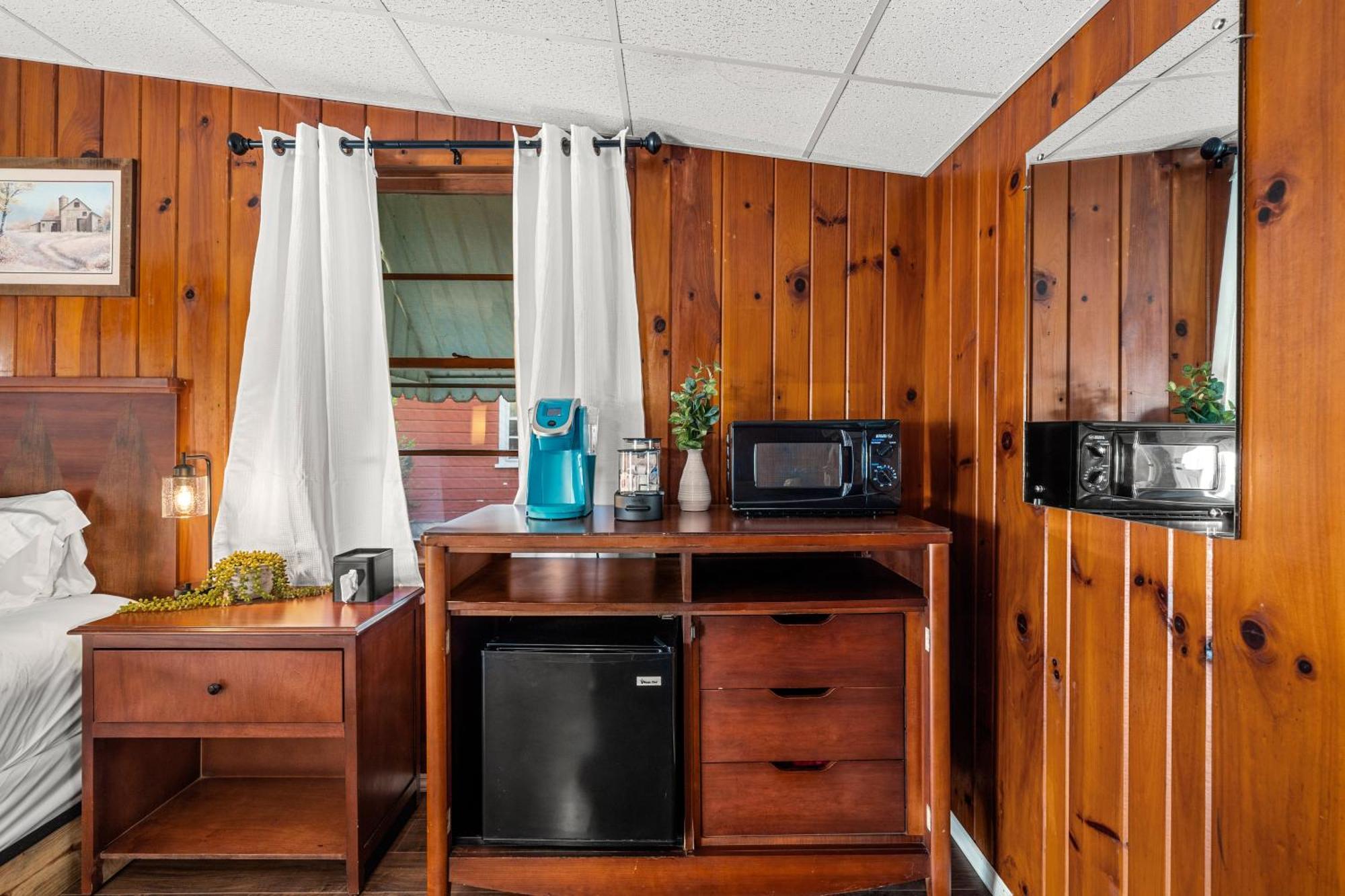 Cedarwood Inn Hendersonville Eksteriør bilde